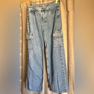 Old Navy Extra High Rise Wide Leg Cargo Jeans Size 8 Light Wash